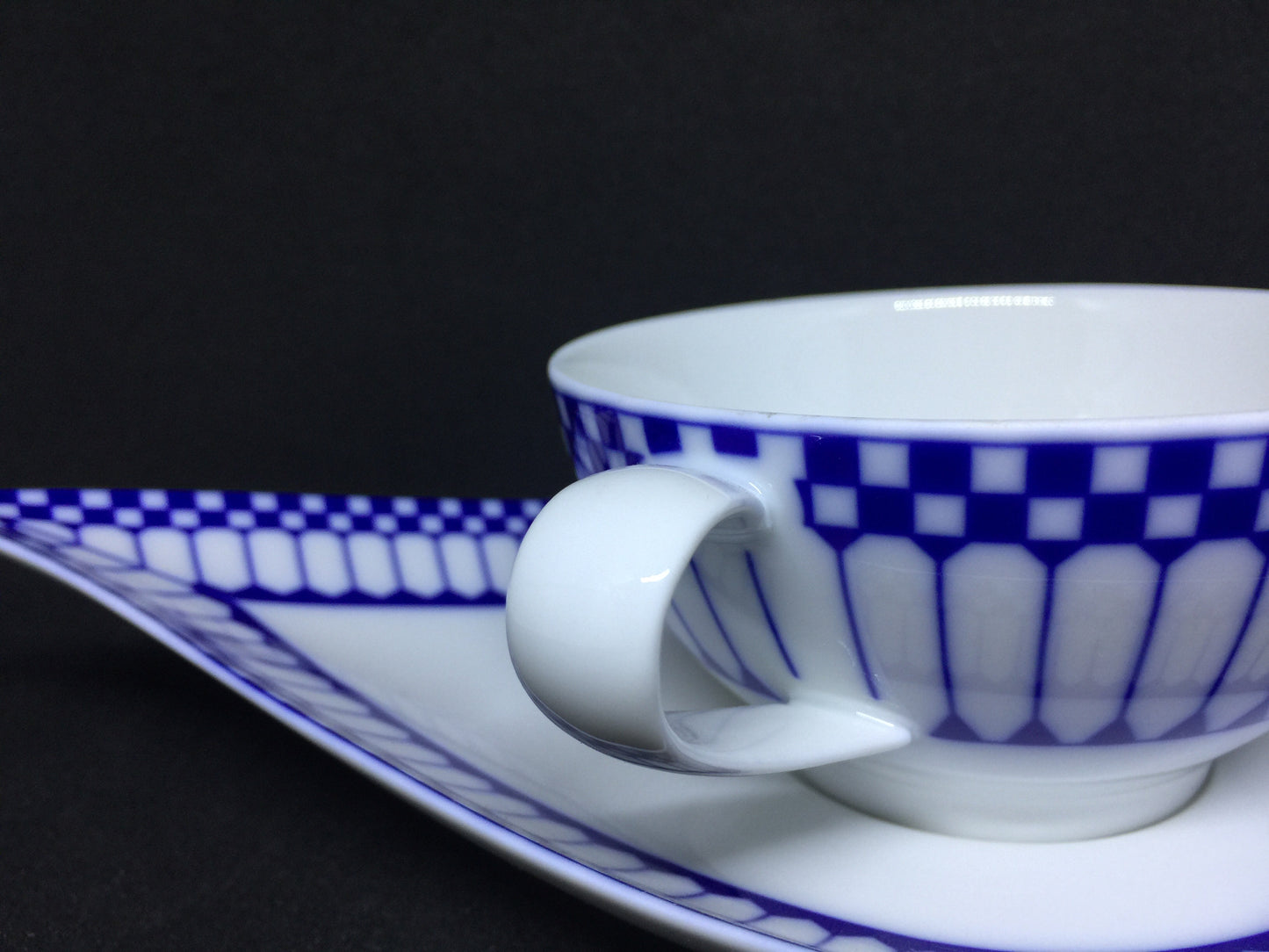 Porcelain - Konigl.pr.Tettau Alt Friesland Jade Blue White Teacup Leaf Shape Saucer