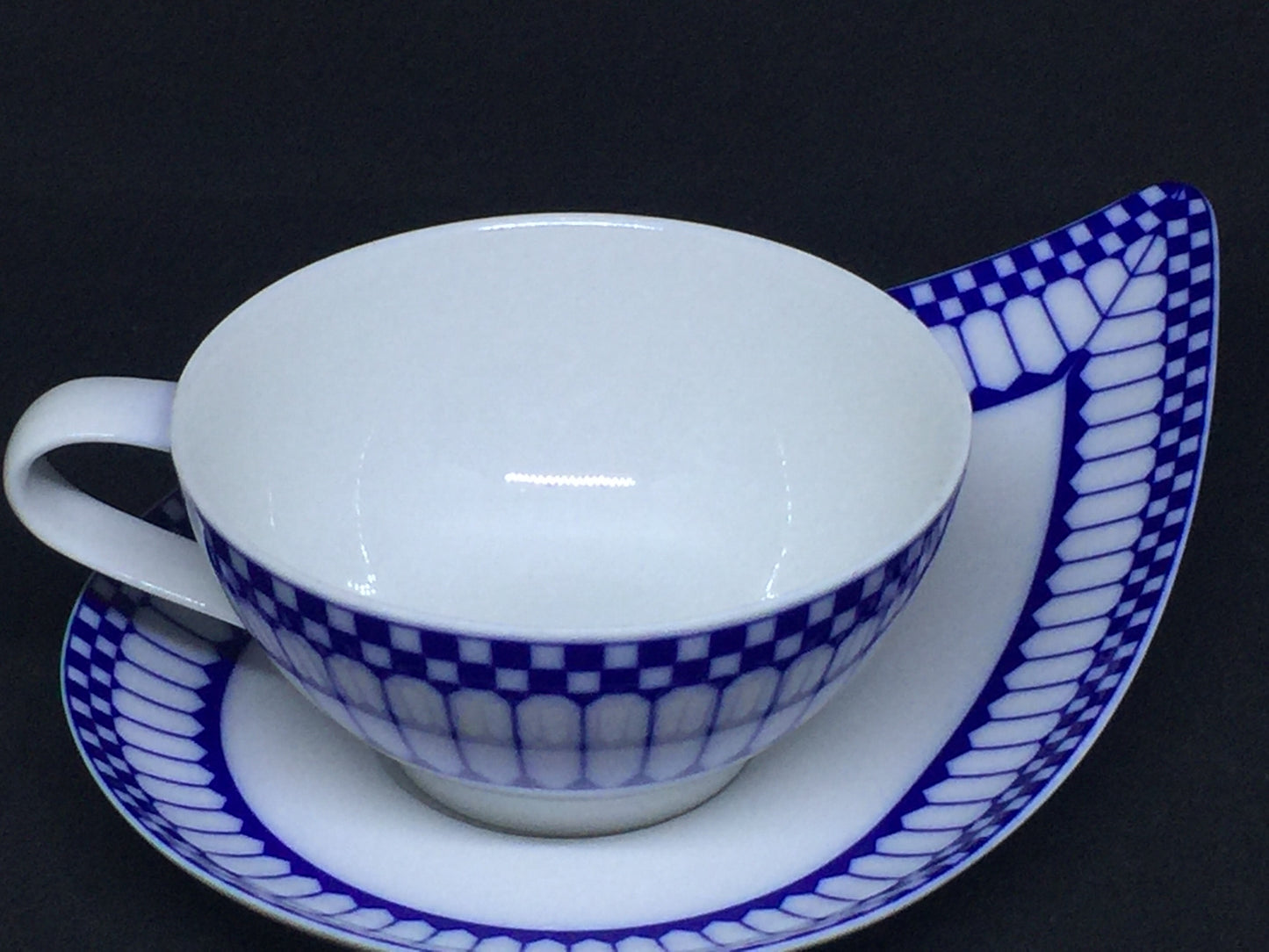 Porcelain - Konigl.pr.Tettau Alt Friesland Jade Blue White Teacup Leaf Shape Saucer