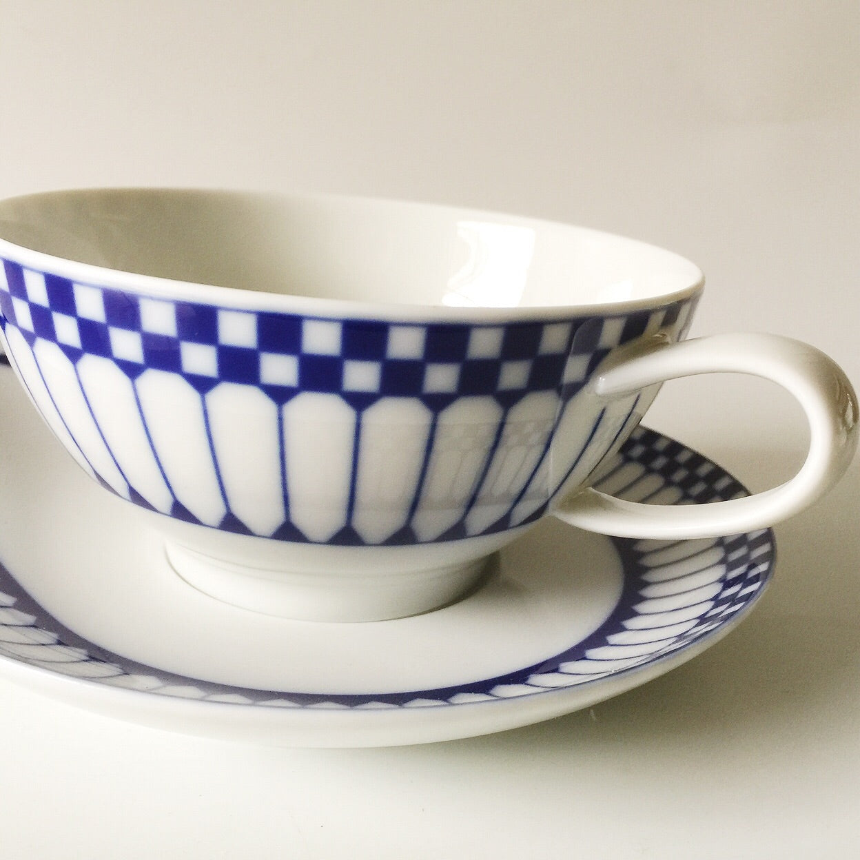 Porcelain - Konigl.pr.Tettau Alt Friesland Jade Blue White Teacup Leaf Shape Saucer